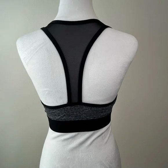 PINK Victoria’s Secret Burgundy Mesh Back Sports Bra - Size M - Picture 2 of 5